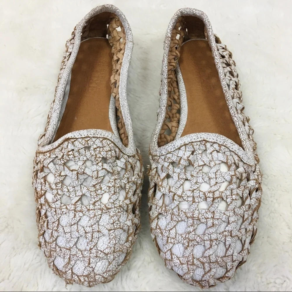 Australia Luxe Collection Flats Size 7